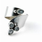 December - Silverring med fasettslipad bl topas, stllbar